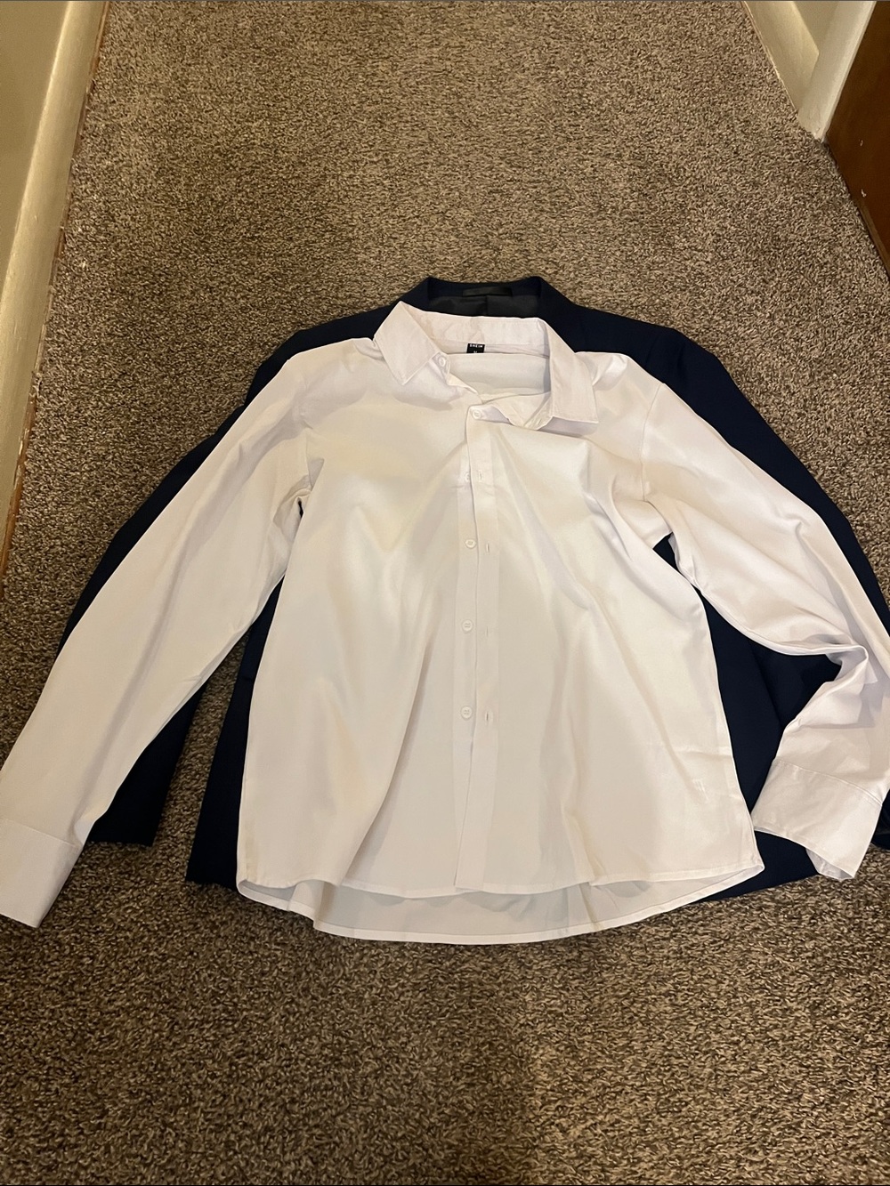 MENS FULL SUIT - BLUE, WHITE UNDERSHIRT, BROWN BELT, AND TIE - Picture 3 of 6